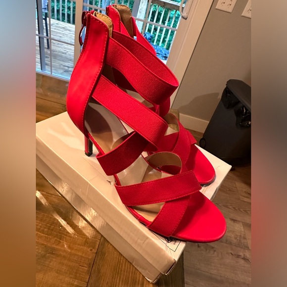 Women’s Nee Red Heels - Picture 3 of 4